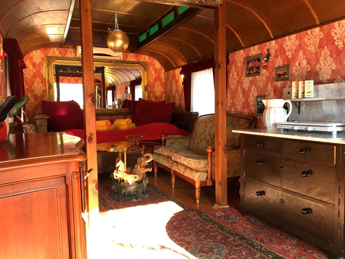 Historischer Zirkuswagen Mit Terrasse Und Blick Ins Gruene Witzenhausen Exterior foto