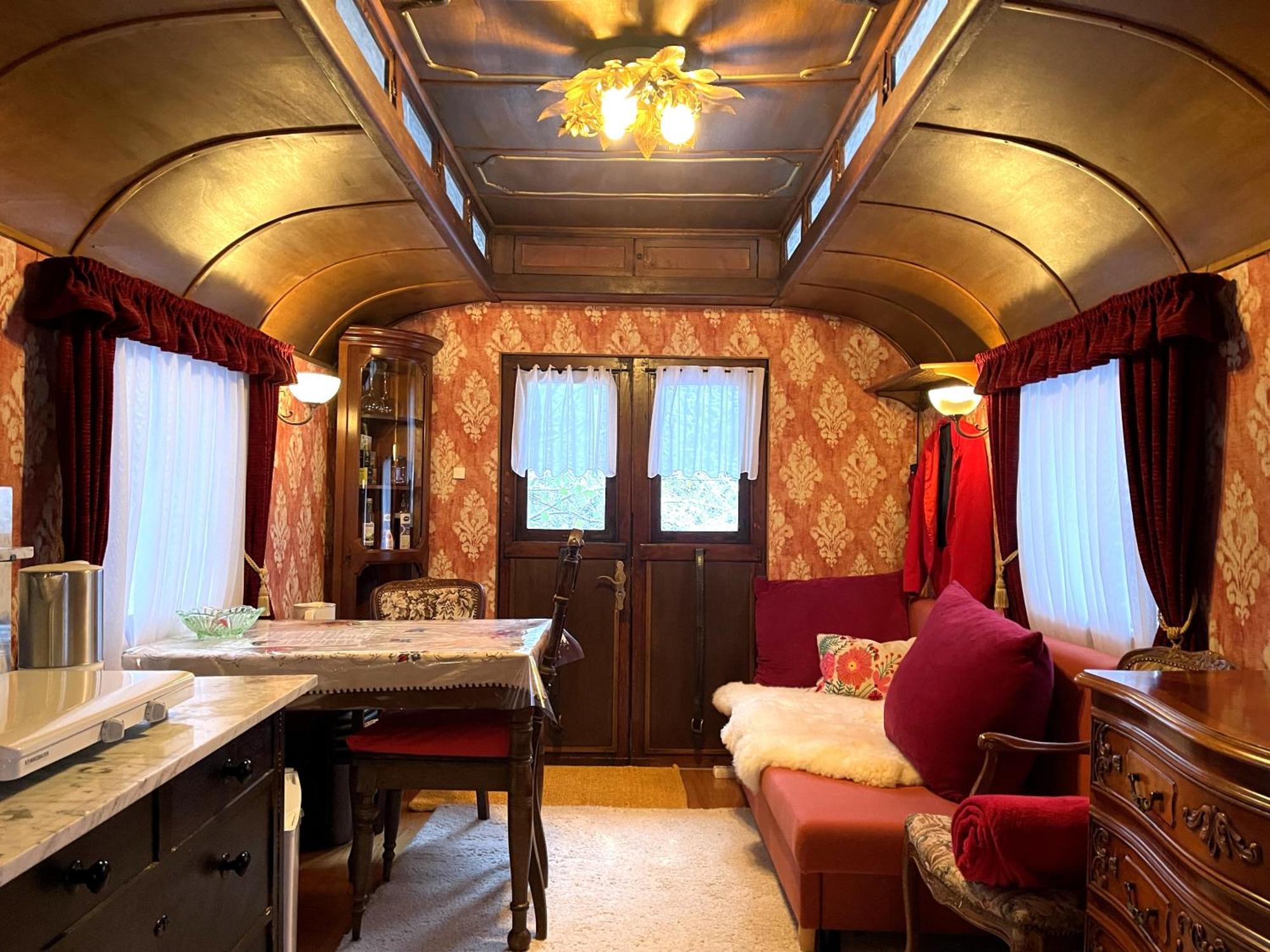 Historischer Zirkuswagen Mit Terrasse Und Blick Ins Gruene Witzenhausen Exterior foto